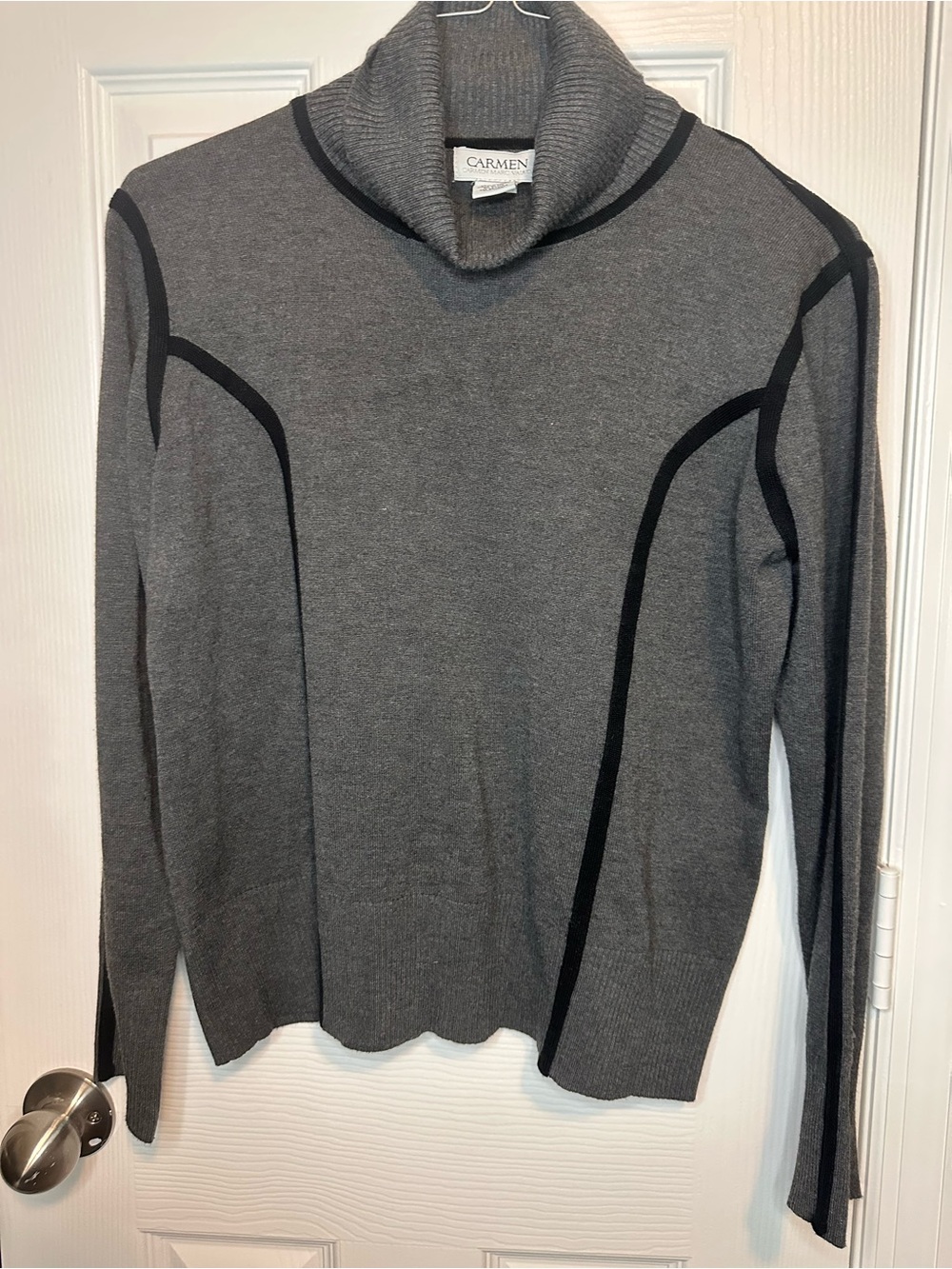 Carmen Marc Valvo Gray Turtleneck Sweater with Black Contrast Lines
